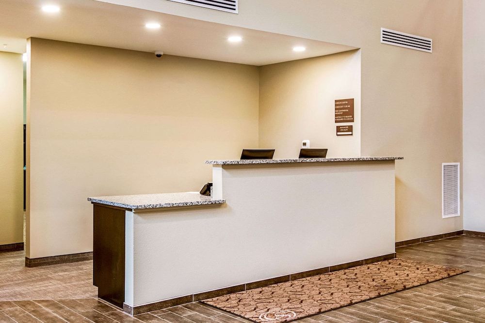 Comfort Suites Wooster near University Campus 2