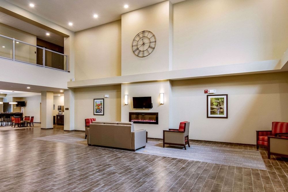 Comfort Suites Wooster near University Campus 3