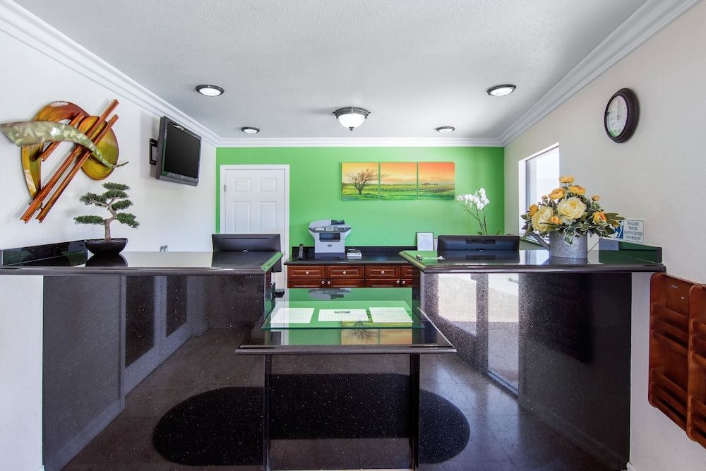 Rodeway Inn Adelanto US 395 2