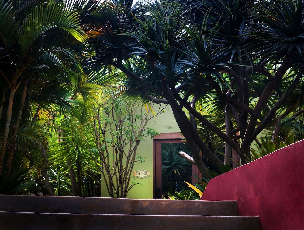 Cocoâ Cove Resort 2