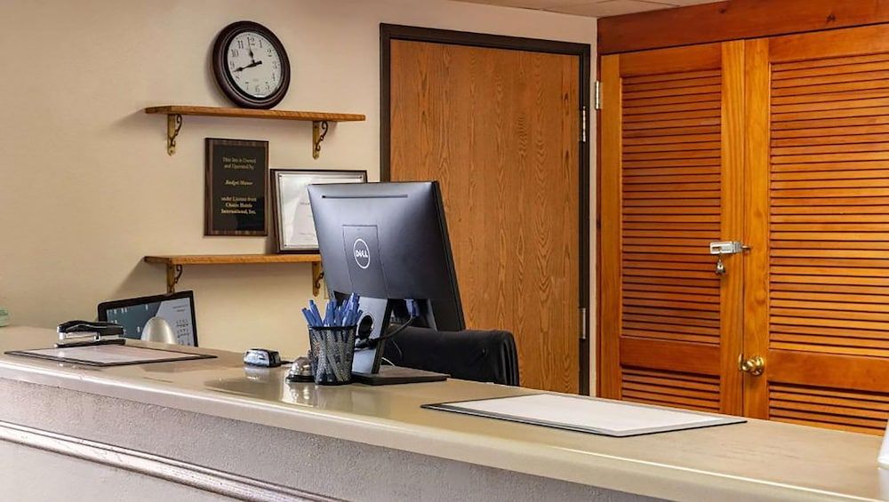 Magnuson Hotel Ironwood 2