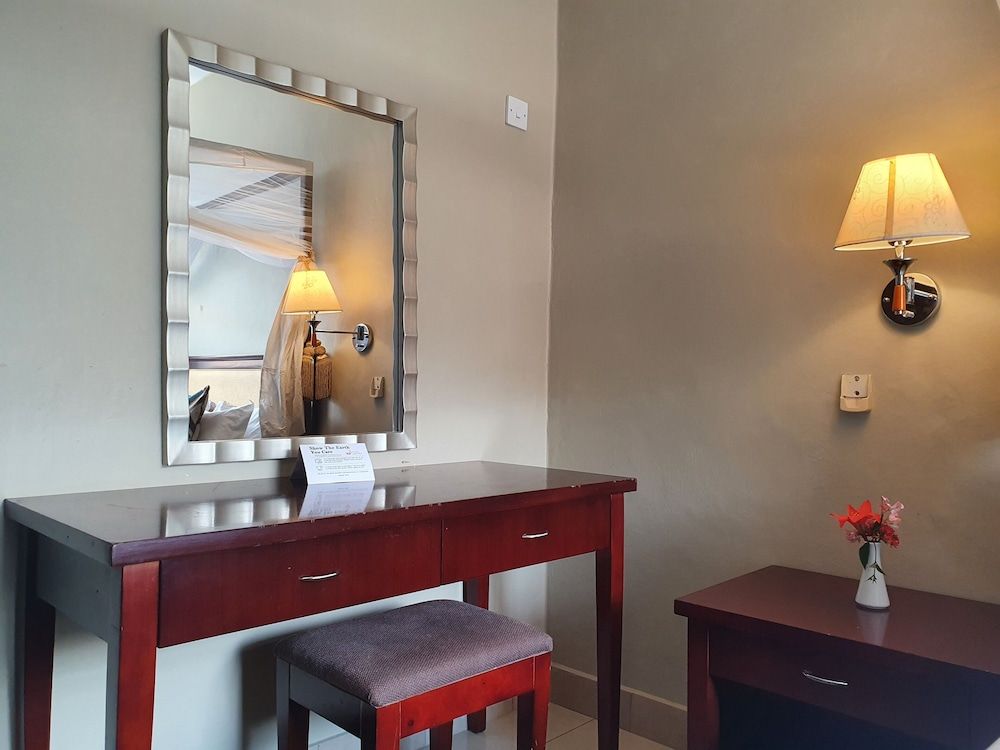 Serendib Suites & Conference Center 3