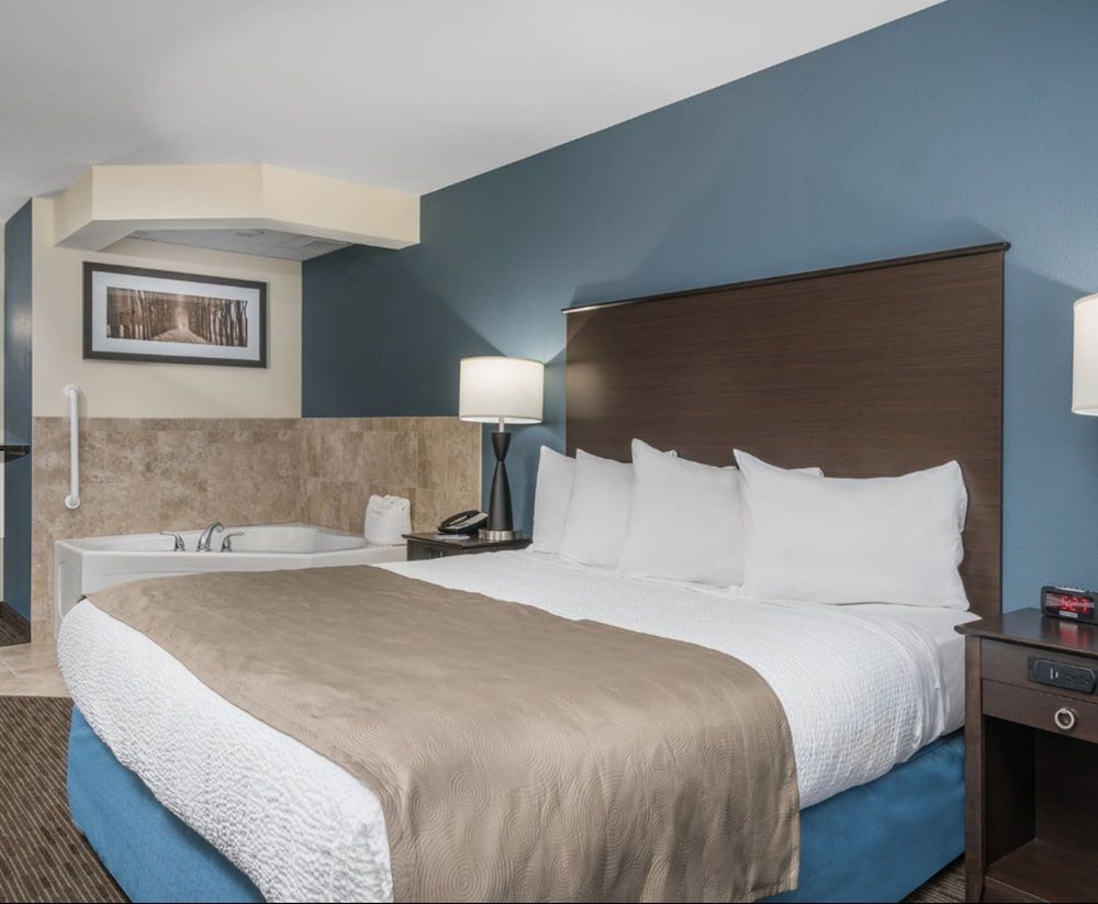 AmericInn by Wyndham Windom 3