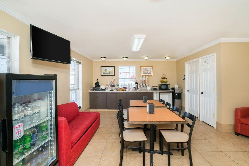 Travelodge by Wyndham Santee 2