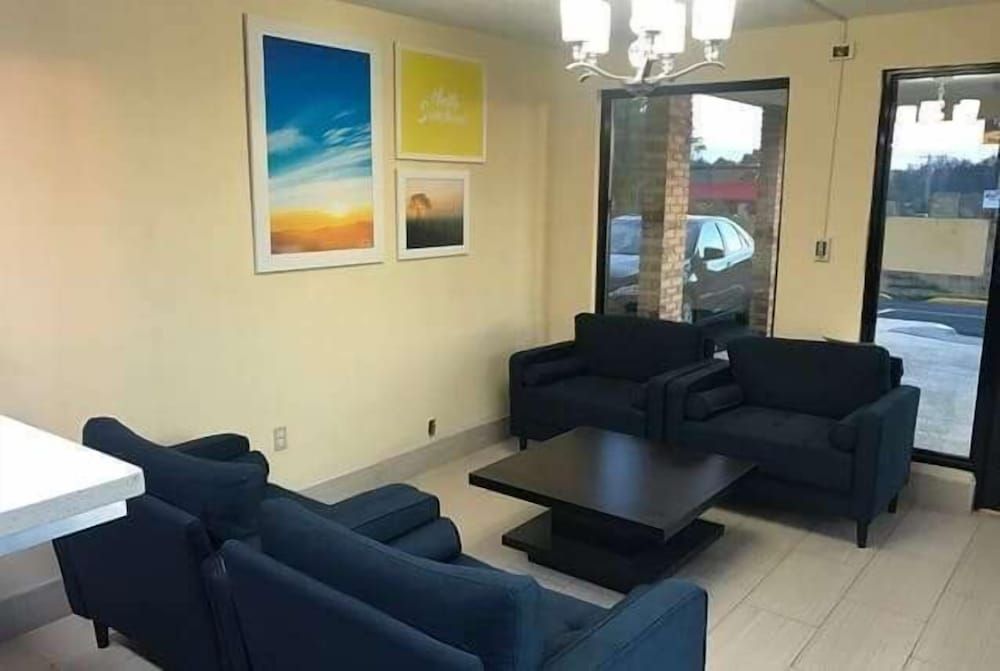 Days Inn By Wyndham King 2