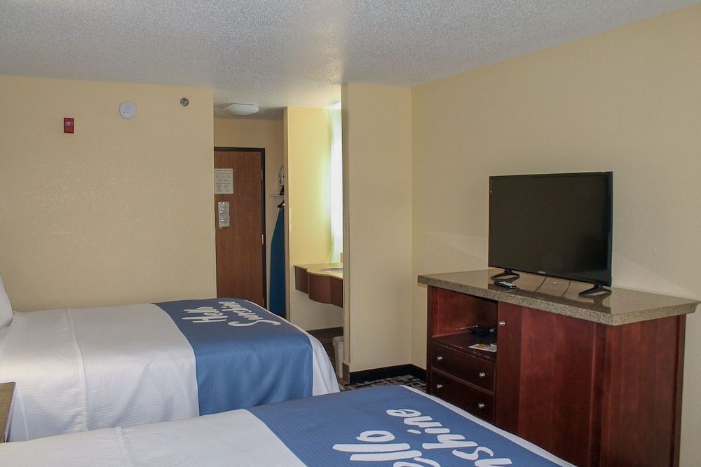 Days Inn by Wyndham Batavia Ohio 3