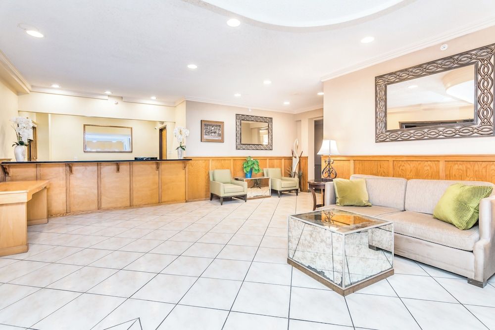 Lakeshore Resort and Marina 3