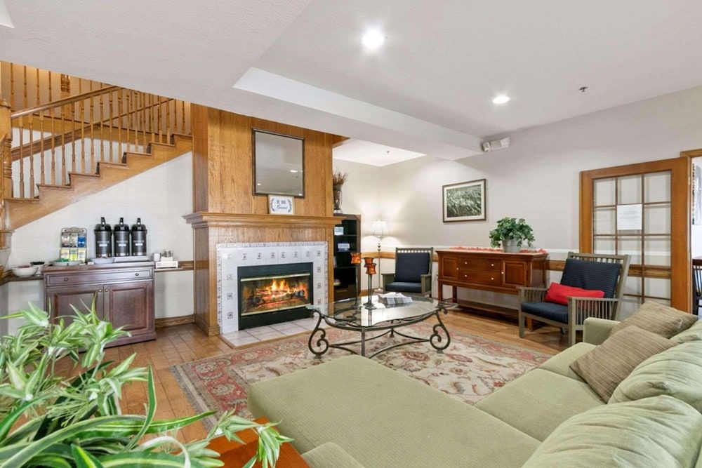 Country Inn & Suites by Radisson, Greeley, CO 3