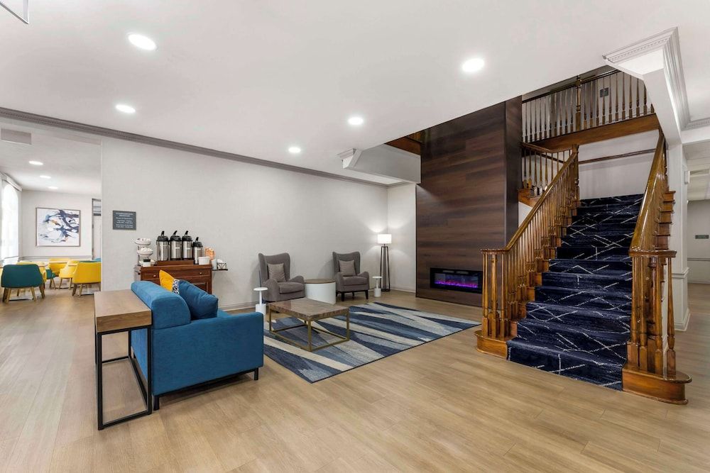 Comfort Inn & Suites Cuyahoga Falls - Akron 3