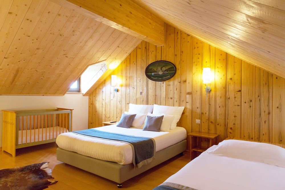 La Riviera Victoria 2