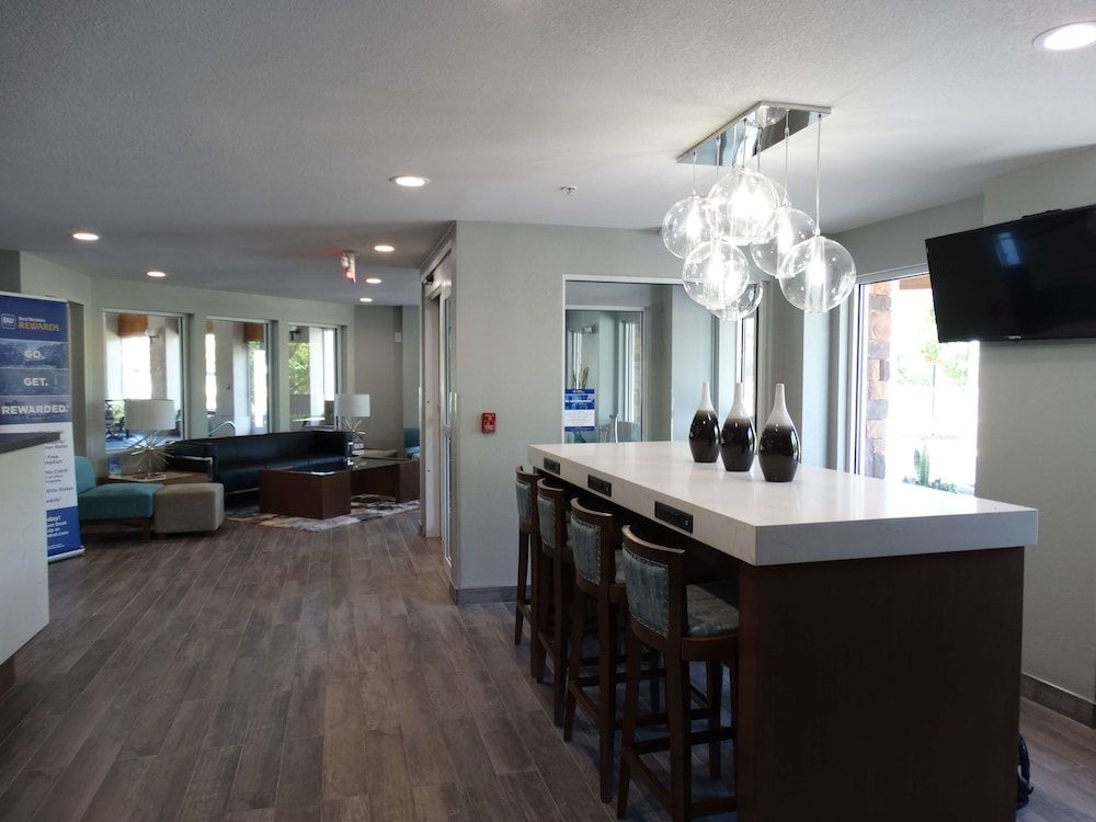 Best Western DeWitt 3