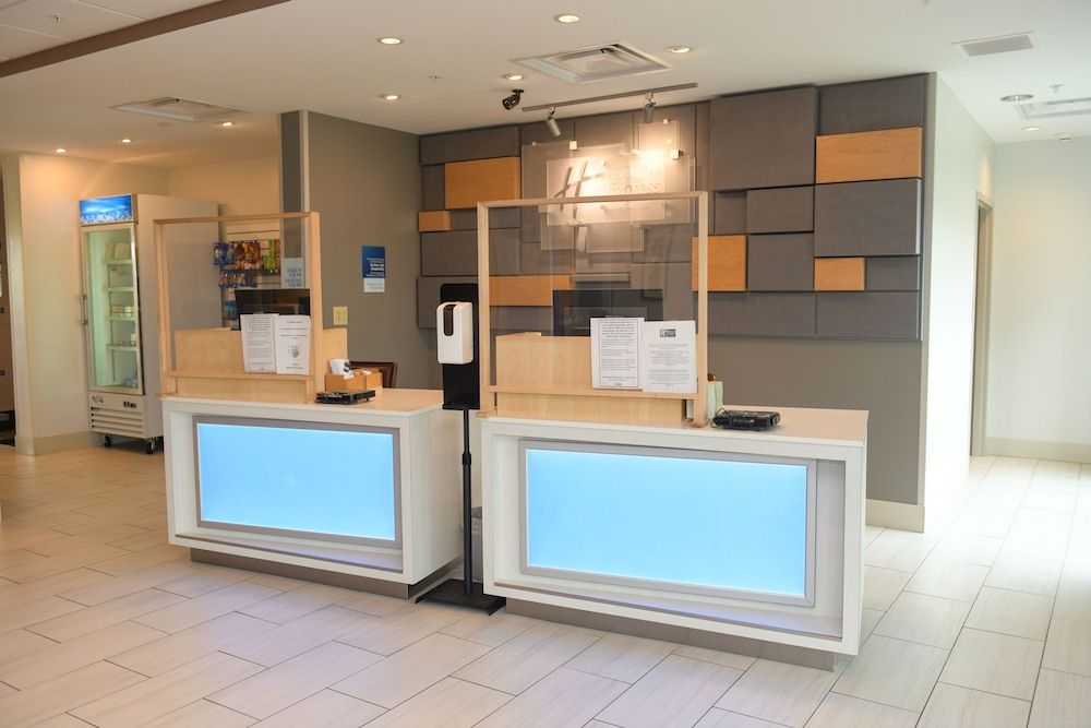 Holiday Inn Express And Suites Middletown 2