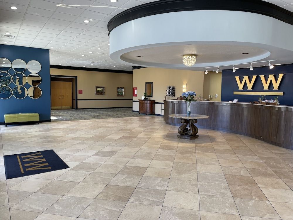 Historic Whispering Woods Hotel & Conference Center 2