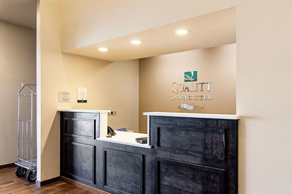 Quality Inn & Suites Near Tanger Outlet Mall 2