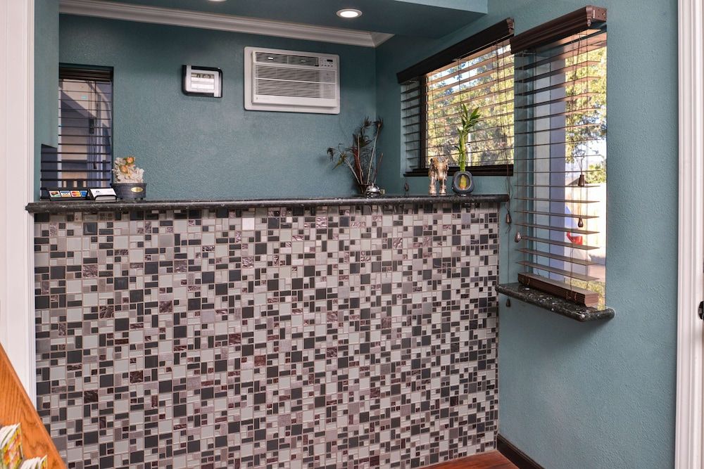 Americas Best Value Inn & Suites Clearlake Wine Country 2