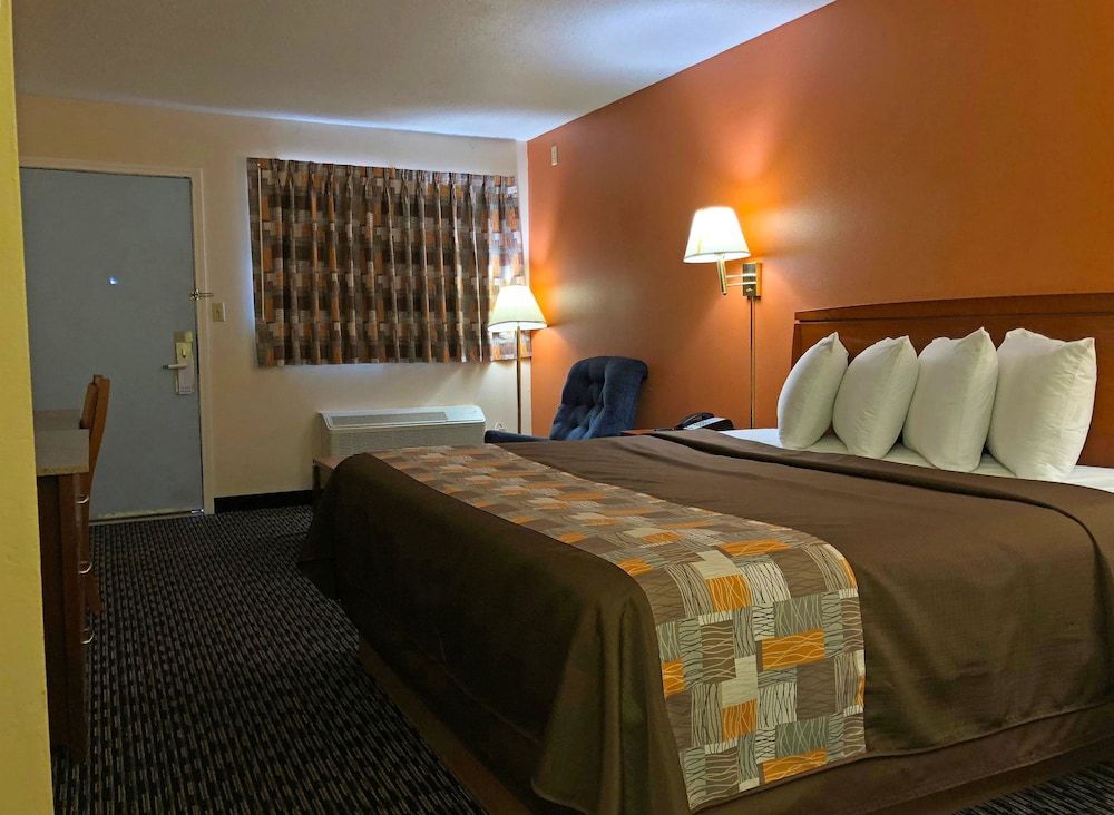Americas Best Value Inn Sullivan 3