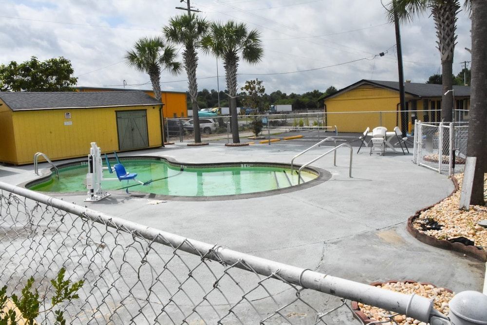 Americas Best Value Inn St. George, SC 3