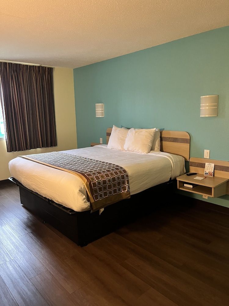 Howard Johnson by Wyndham Clarksville Tennessee 3