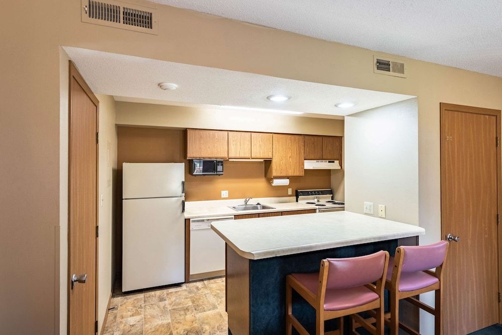 Americas Best Value Inn & Suites St. Marys 3