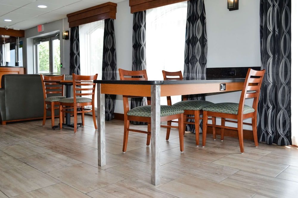 SureStay Hotel by Best Western Bowling Green North 3