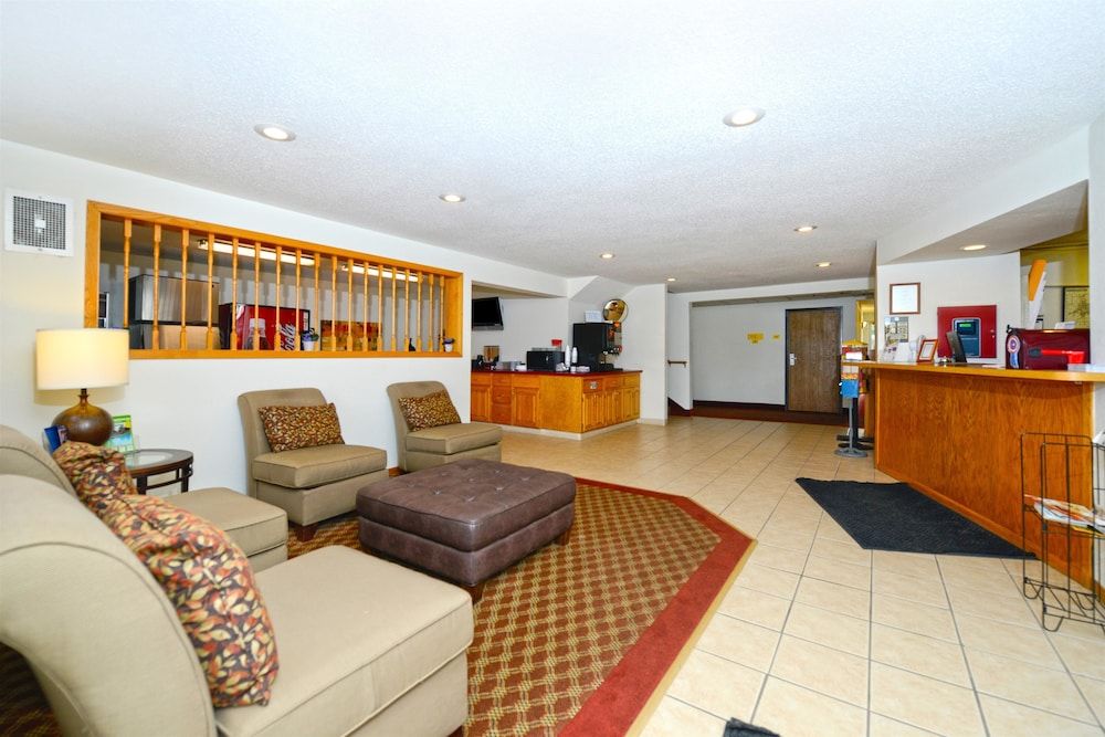 Americas Best Value Inn Charlotte, MI 3