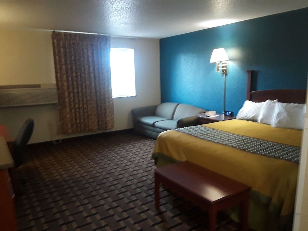 Faribault Hometown Inn & Suites 3