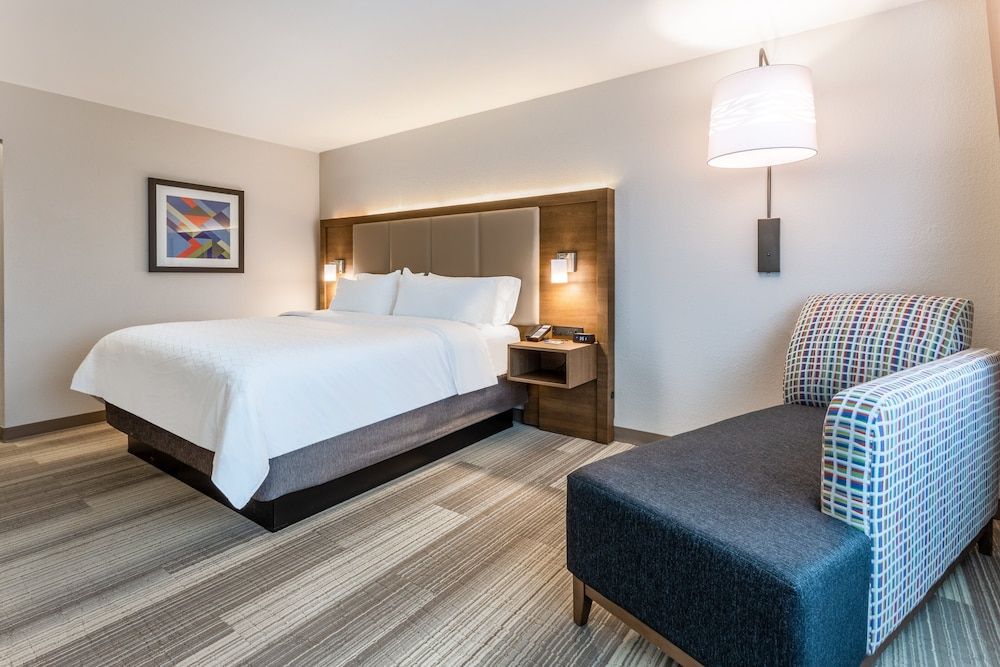 Holiday Inn Express & Suites Florence - Cincinnati 3