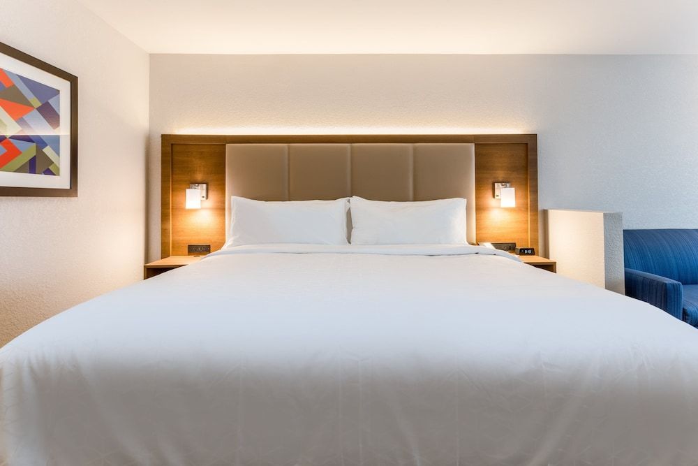 Holiday Inn Express & Suites Florence - Cincinnati 2