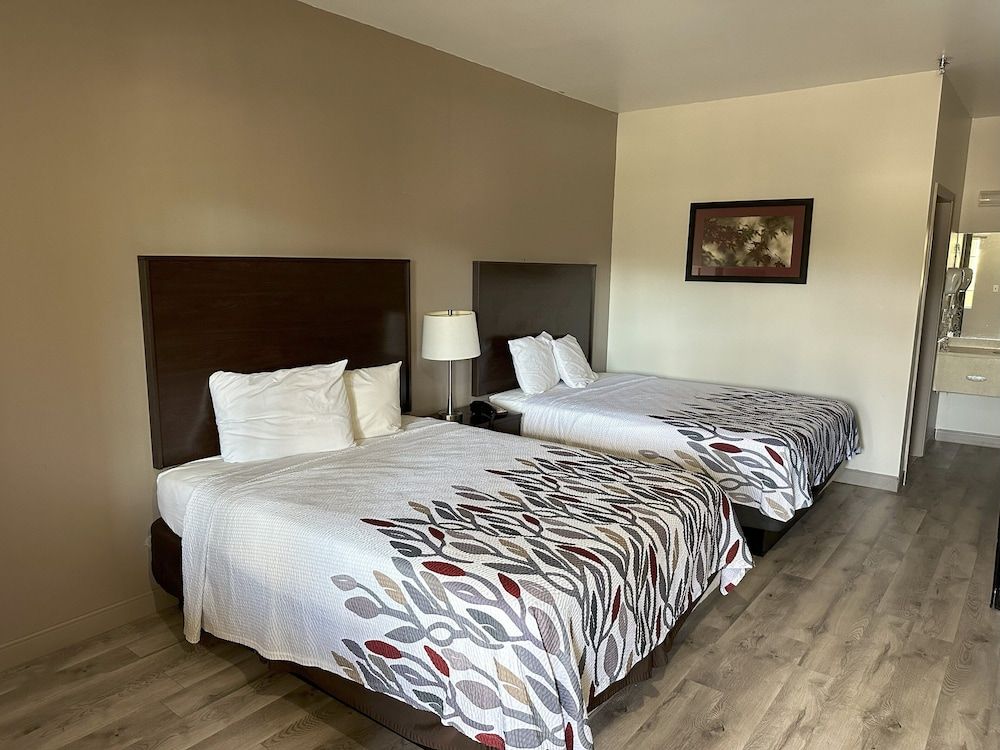 Red Roof Inn & Suites Lake Orion/ Auburn Hills 3