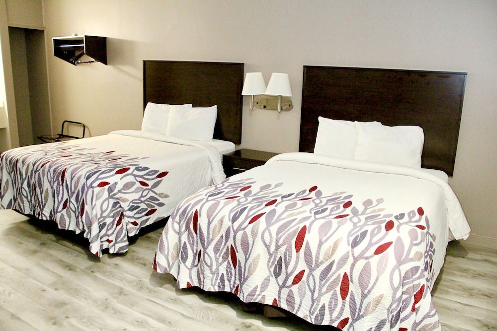 Red Roof Inn & Suites Lake Orion/ Auburn Hills 2