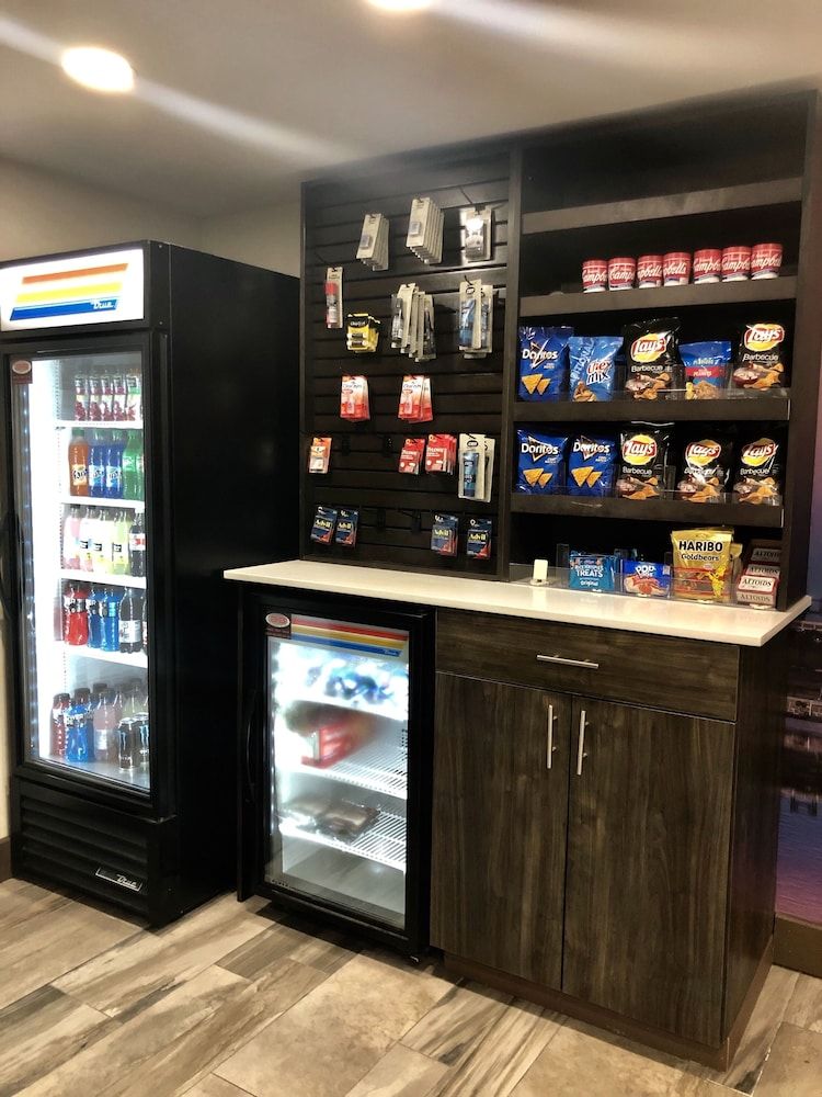 La Quinta Inn by Wyndham St. Louis Hazelwood - Airport North 2