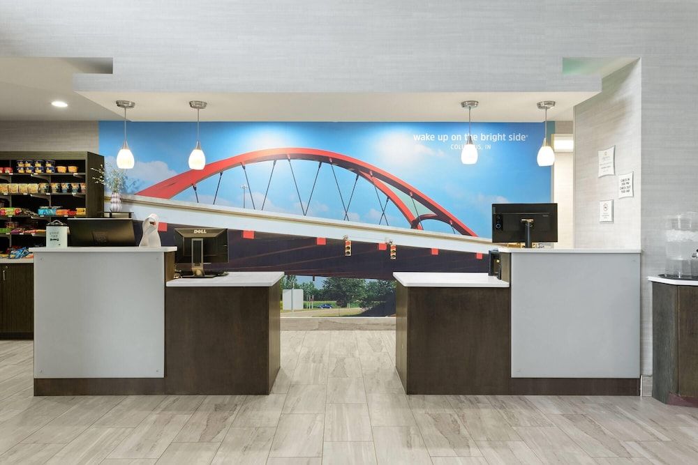 La Quinta Inn & Suites by Wyndham Columbus - Edinburgh 2