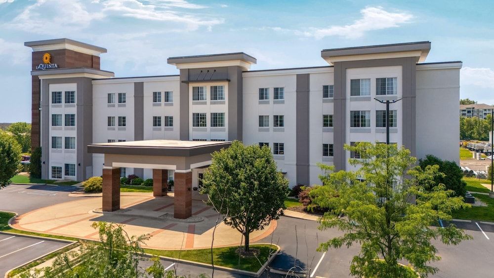 La Quinta Inn & Suites by Wyndham Columbus - Edinburgh 3 estrelas em Columbus