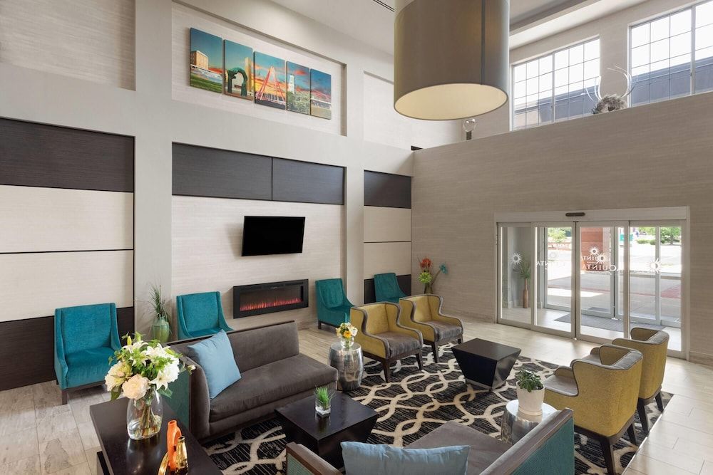 La Quinta Inn & Suites by Wyndham Columbus - Edinburgh 3