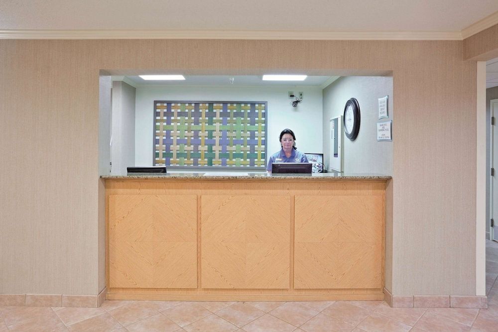 La Quinta Inn & Suites by Wyndham Mansfield OH 3