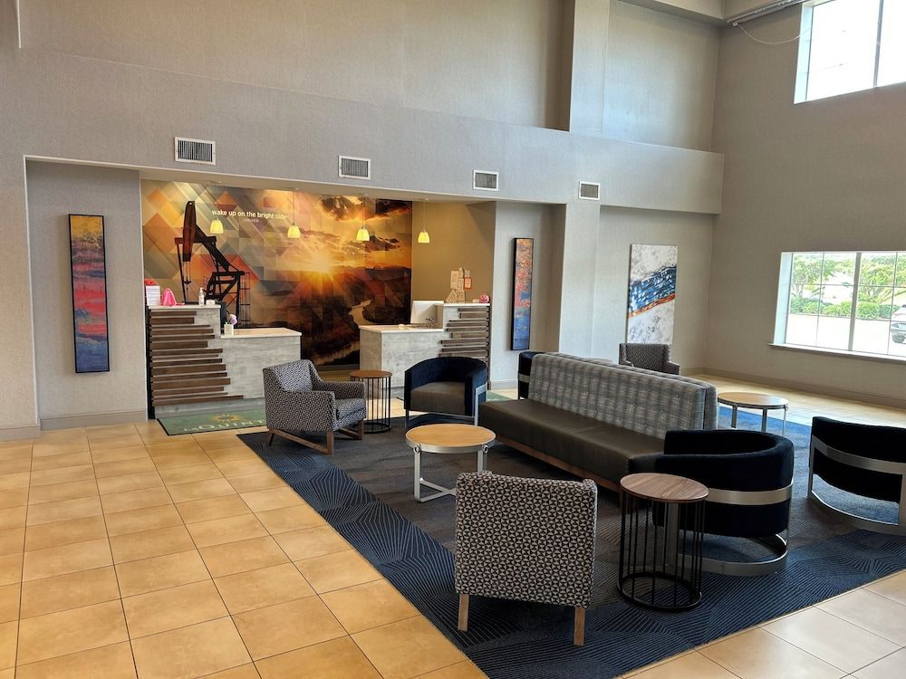 La Quinta Inn & Suites by Wyndham Longview North 2