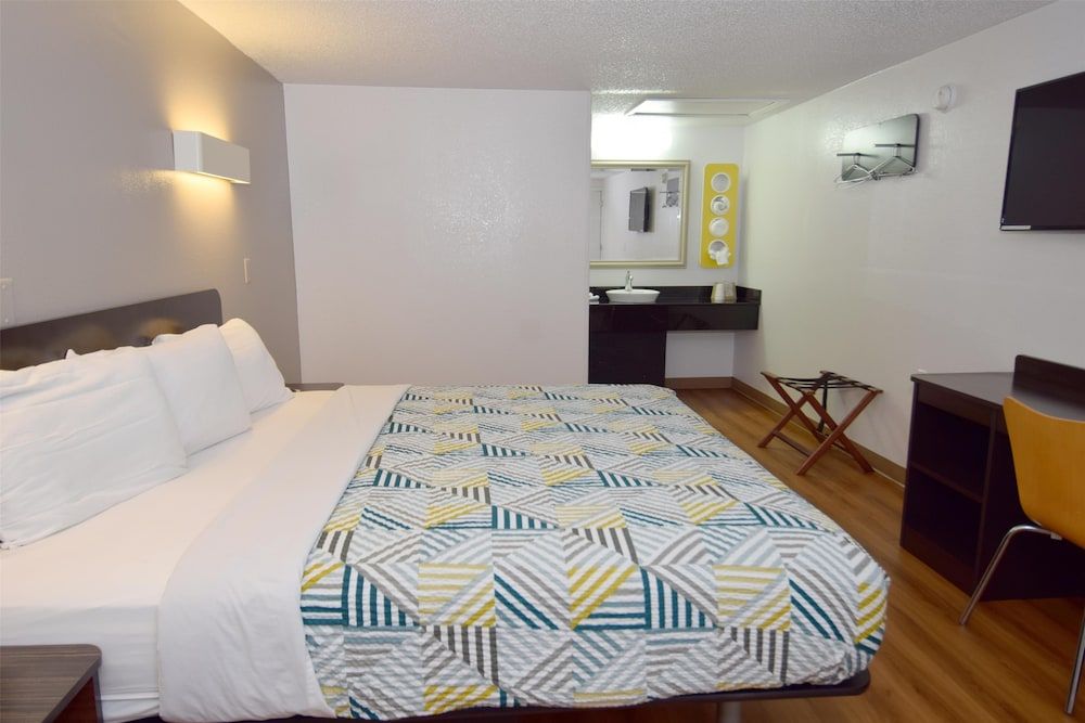 Motel 6 Hamburg, NY 3