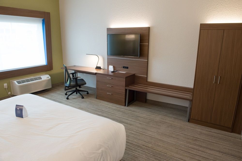Holiday Inn Express & Suites Orland Park - Mokena 3