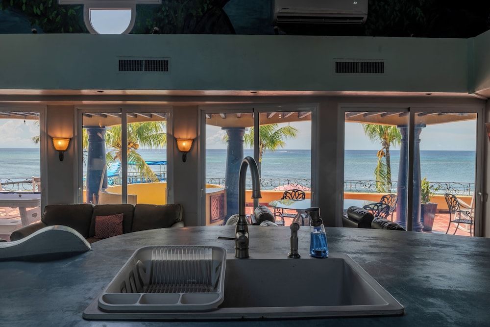 Caribe Tesoro -1 étoiles à West Bay