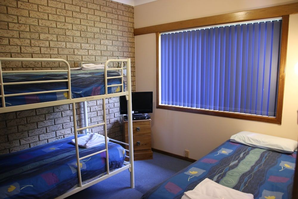 Barrass's John Bright Motor Inn 3