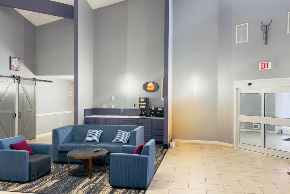 Econo Lodge Lake Mills 3