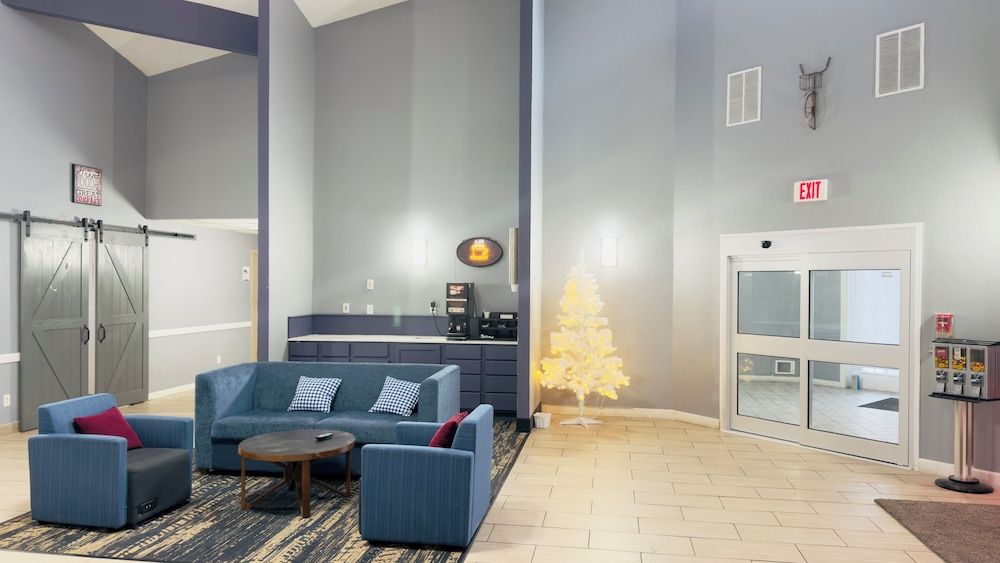 Econo Lodge Lake Mills 2