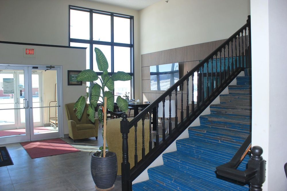 Alliance Hotel & Suites, a Howard Johnson by Wyndham 2