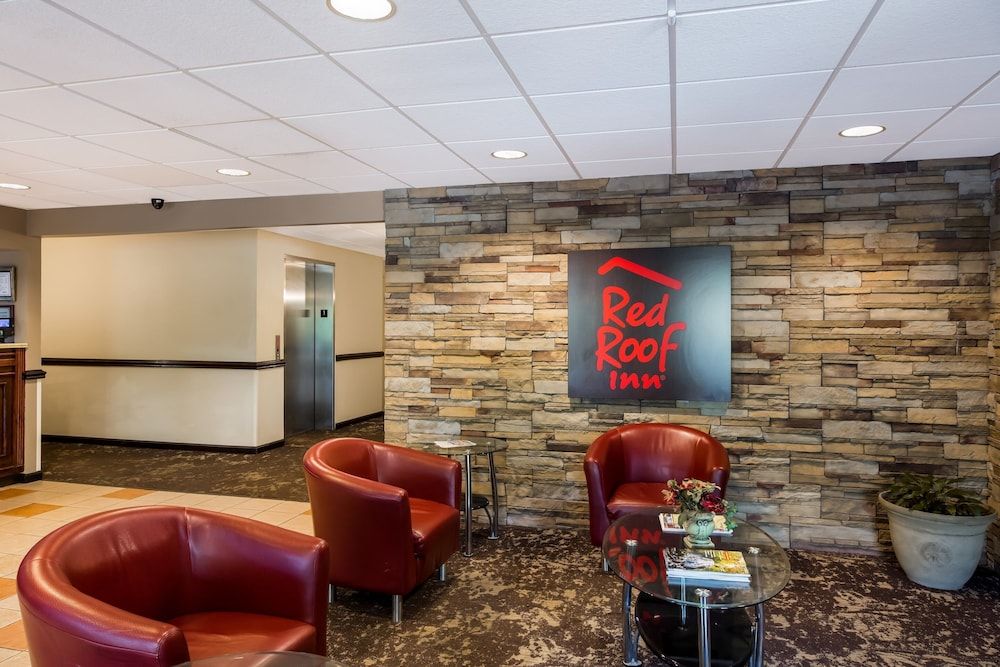 Red Roof Inn Hendersonville 3