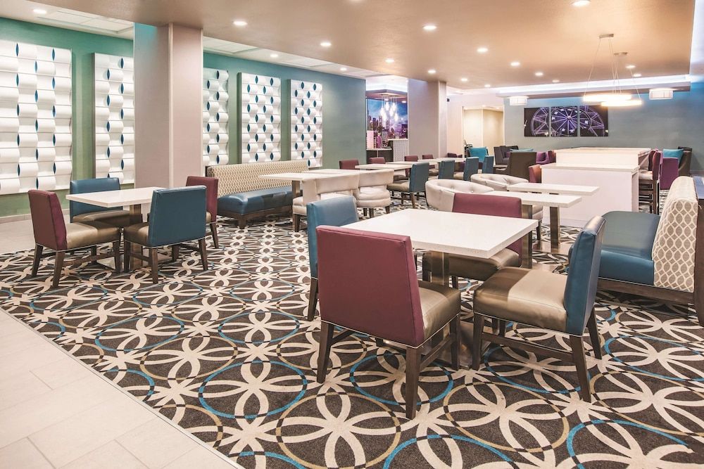 La Quinta Inn & Suites by Wyndham Dallas Plano - The Colony 3 estrelas em The Colony