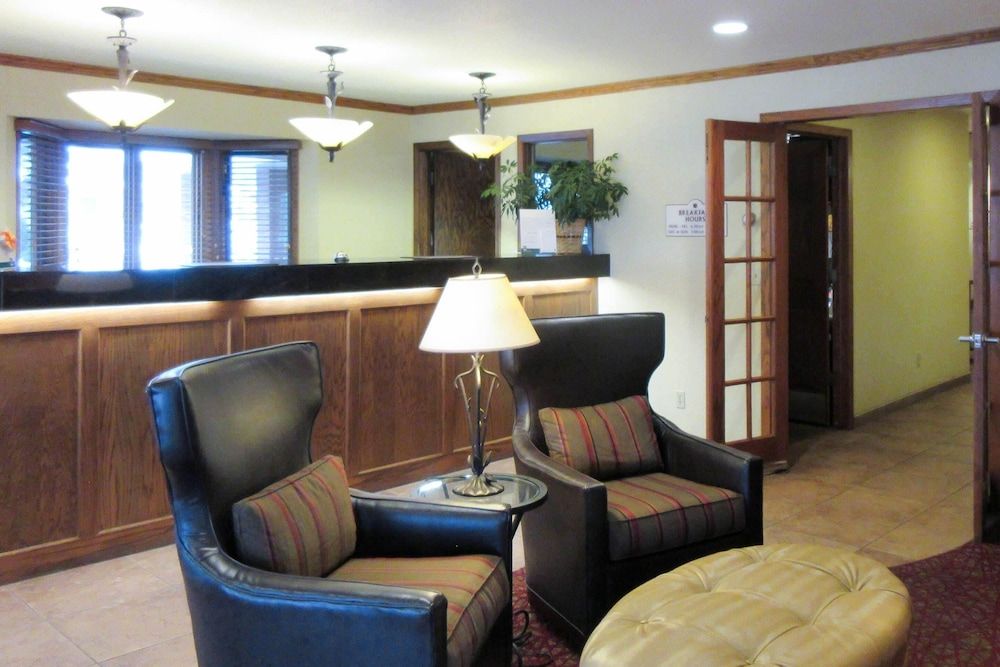 Quality Inn & Suites Detroit Lakes 3