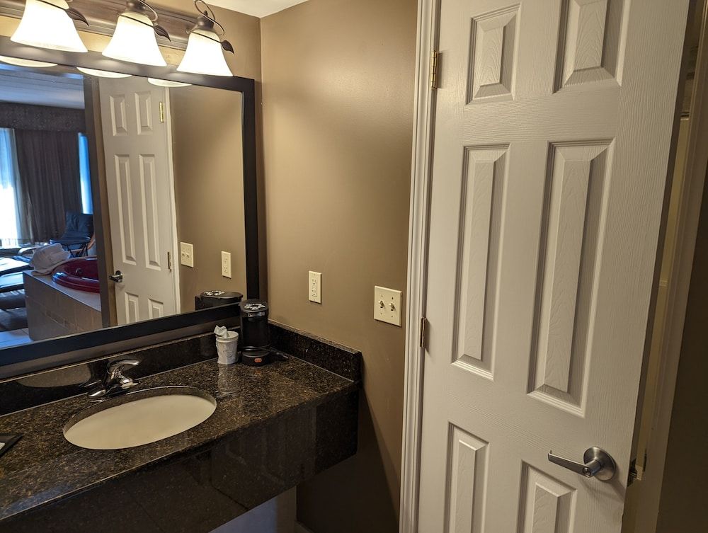 Days Inn by Wyndham Birch Run 2