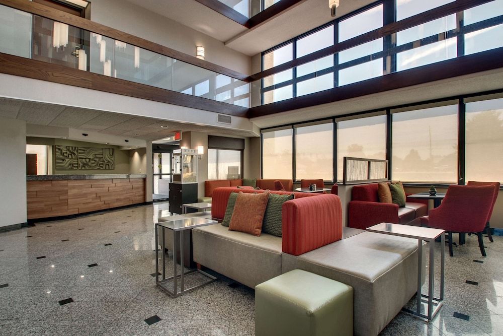 Drury Inn & Suites Evansville East 3