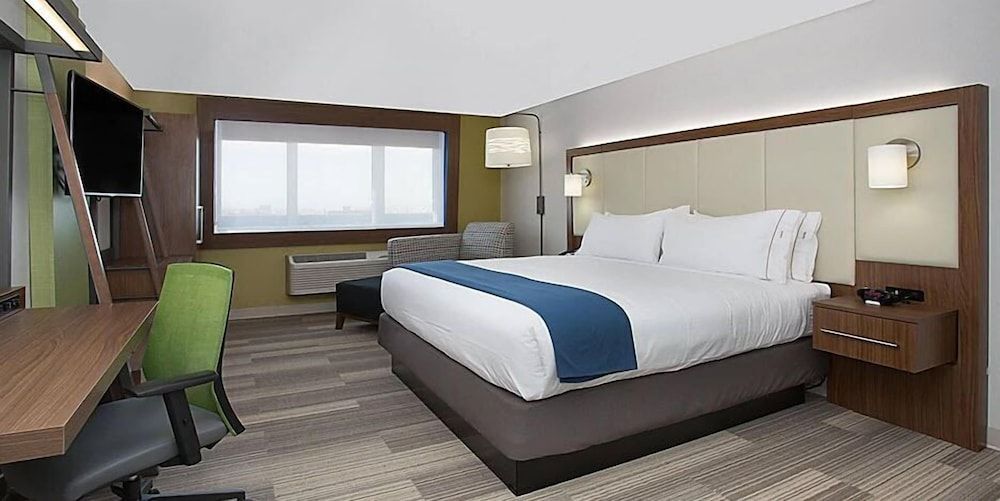 Holiday Inn Exp & Sts Romeoville - Joliet North 2
