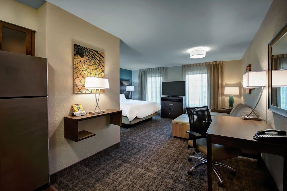 Staybridge Suites Holland 3